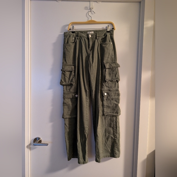 Garage low waisted cargo khaki pants (size 3) - Picture 1 of 4